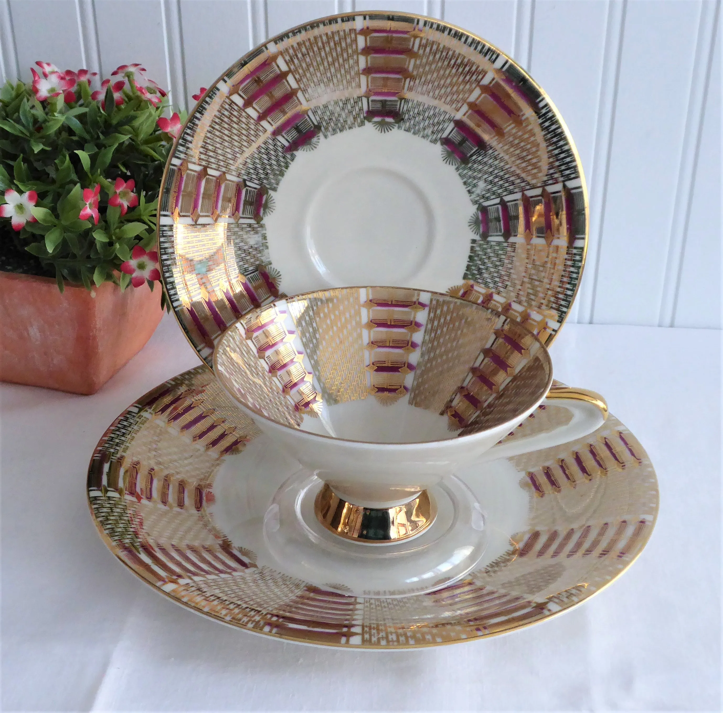 Gorgeous Art Deco Teacup Trio Bavaria Gold Mesh Magenta Martini Shape Cup 1930s