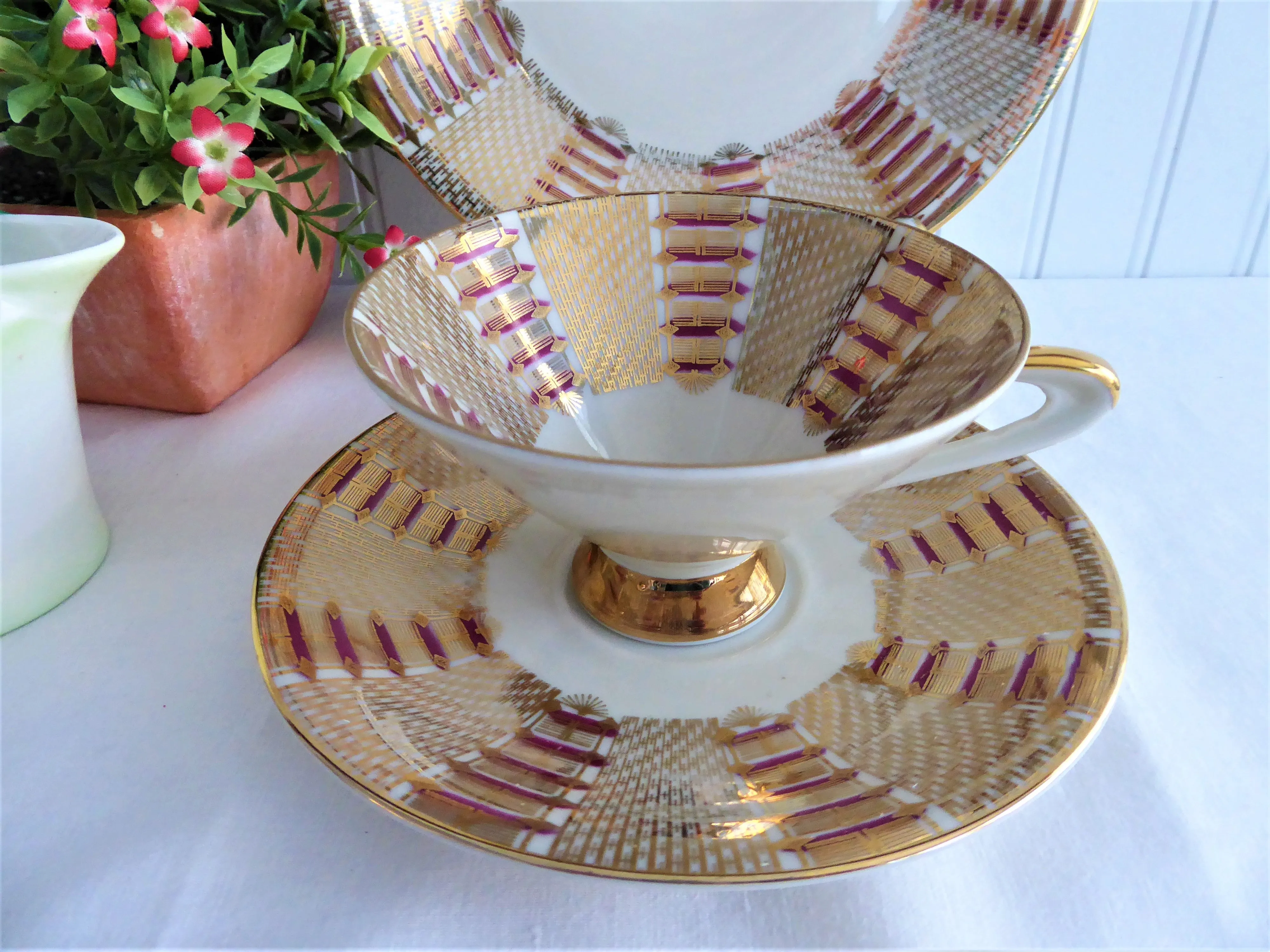 Gorgeous Art Deco Teacup Trio Bavaria Gold Mesh Magenta Martini Shape Cup 1930s