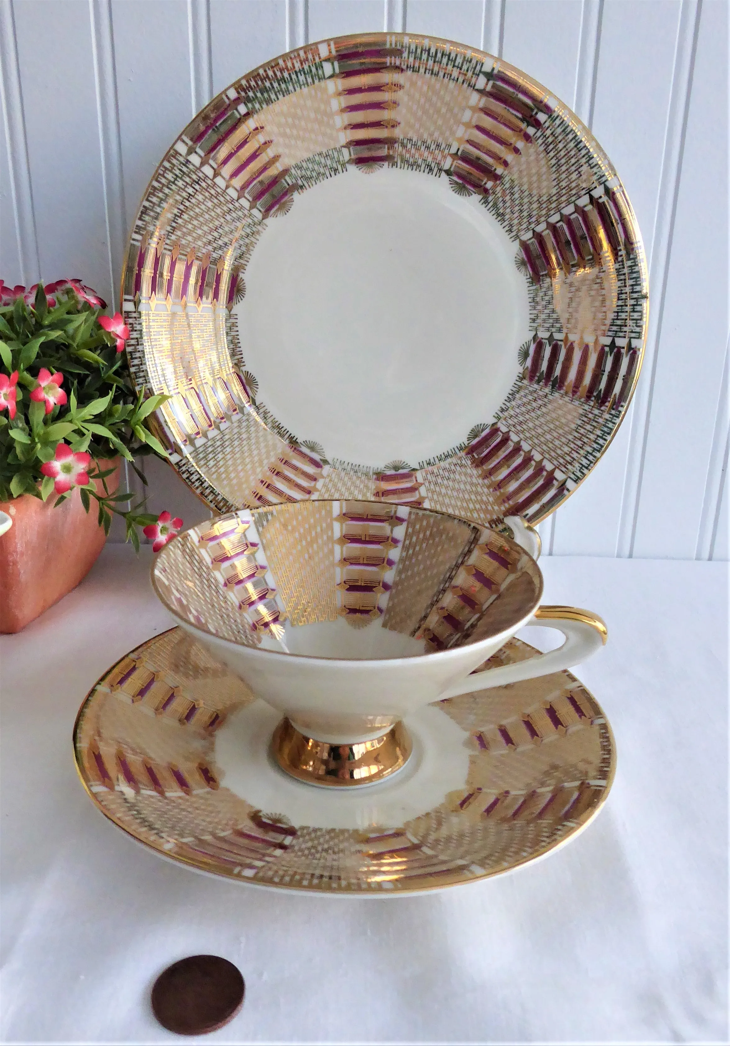 Gorgeous Art Deco Teacup Trio Bavaria Gold Mesh Magenta Martini Shape Cup 1930s