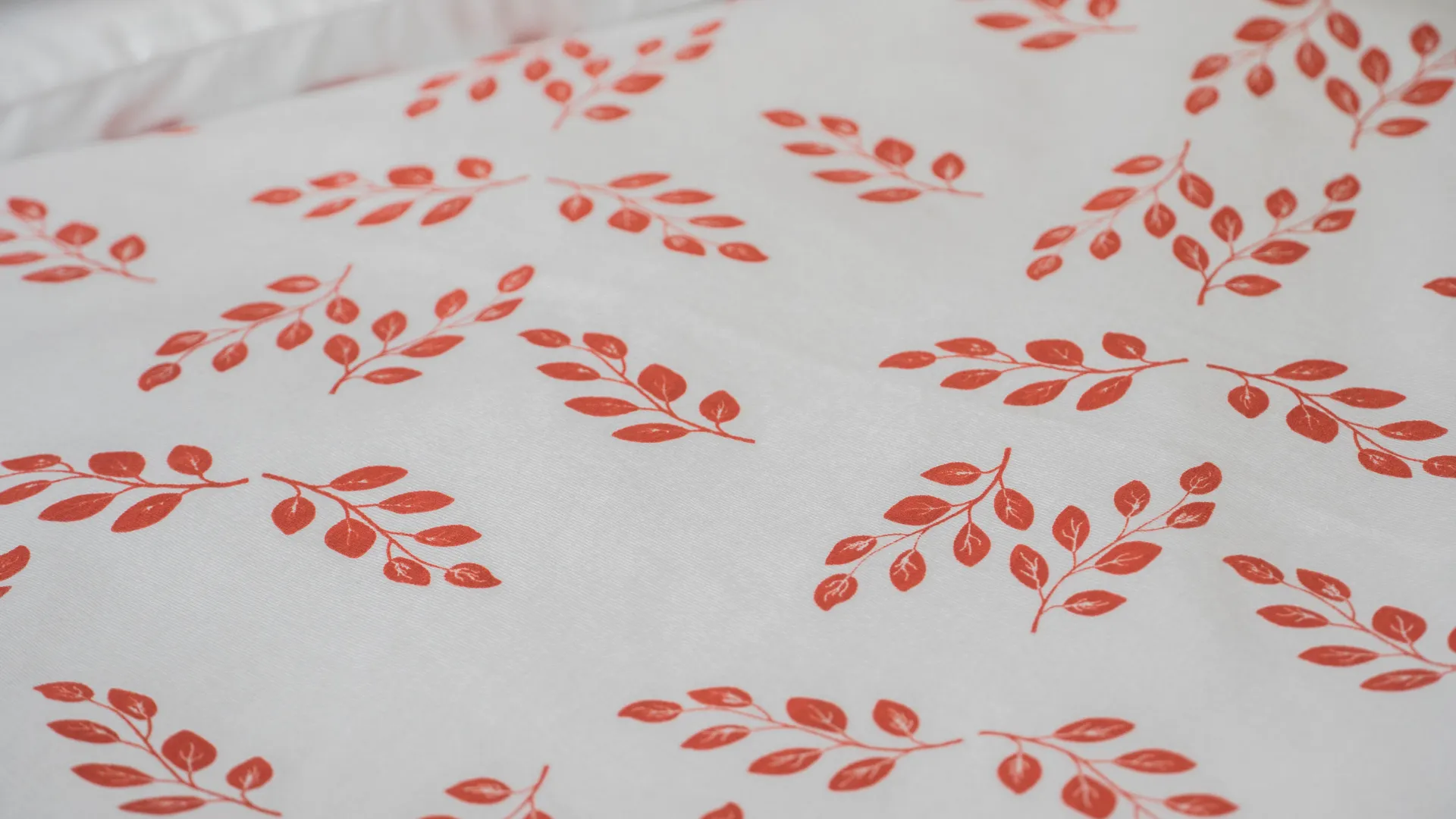 Leaf pattern duvet cover and pillow case