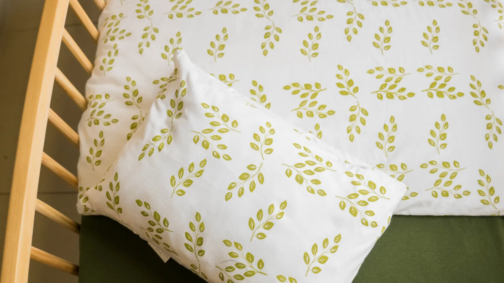 Leaf pattern duvet cover and pillow case