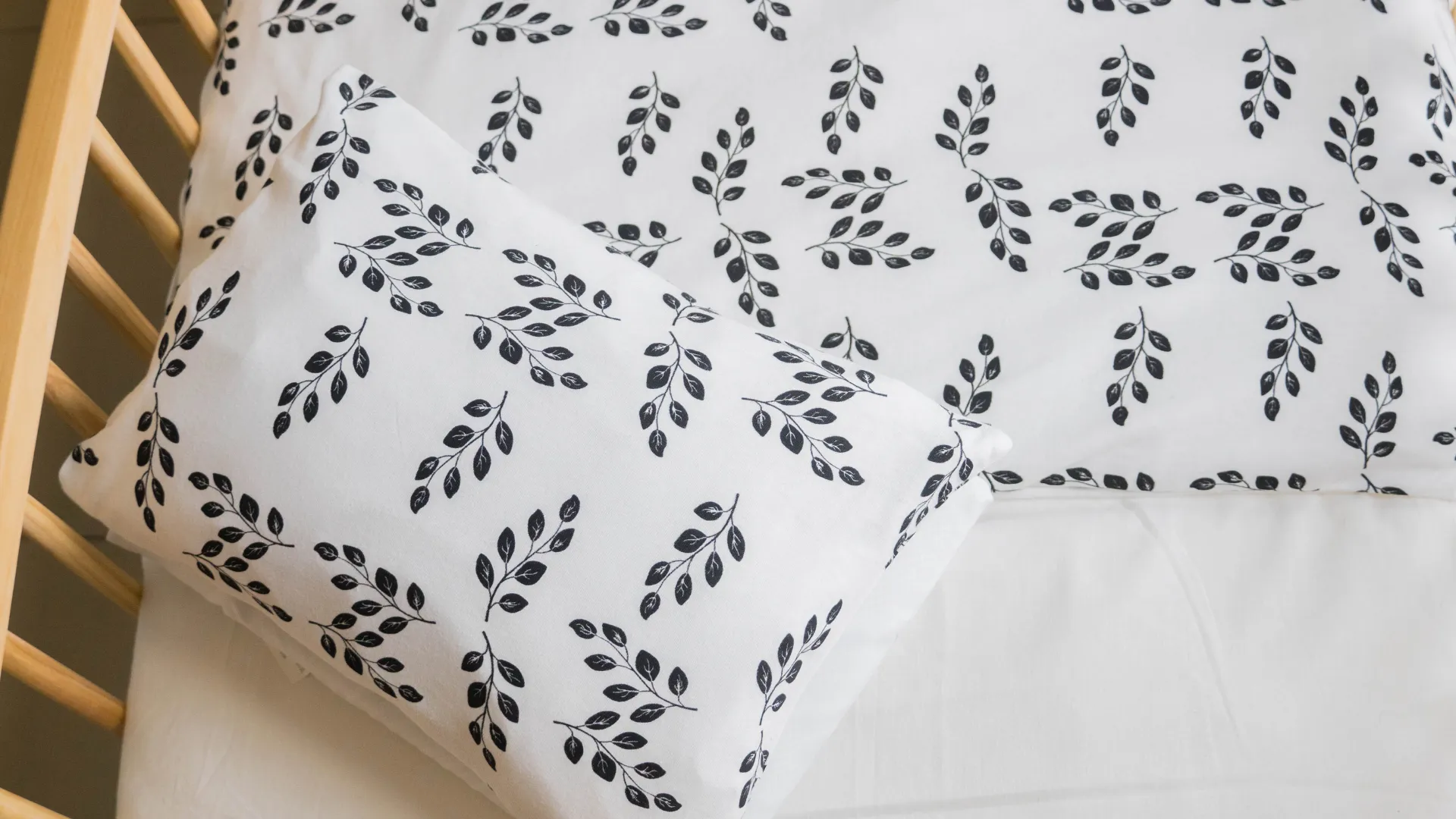 Leaf pattern duvet cover and pillow case