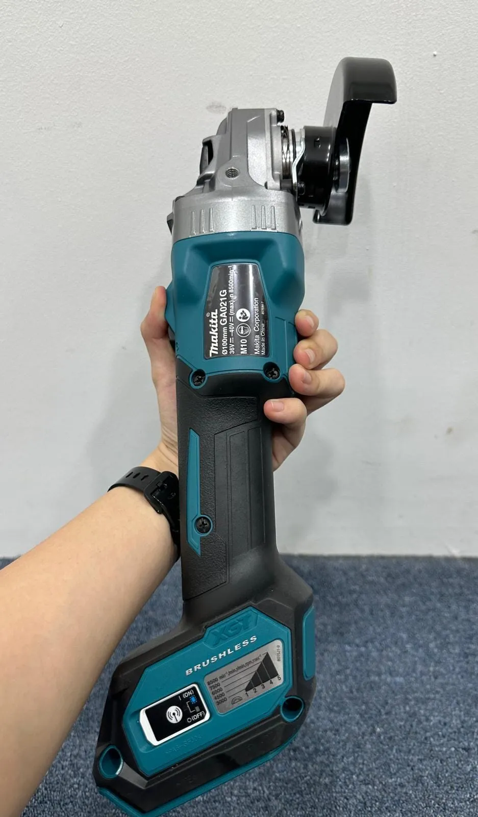 Makita 4" 40V Cordless Slide Switch Brushless Angle Grinder  GA021GD201 Come With 2.5Ah battery and Charger | Model : M-GA021GD201