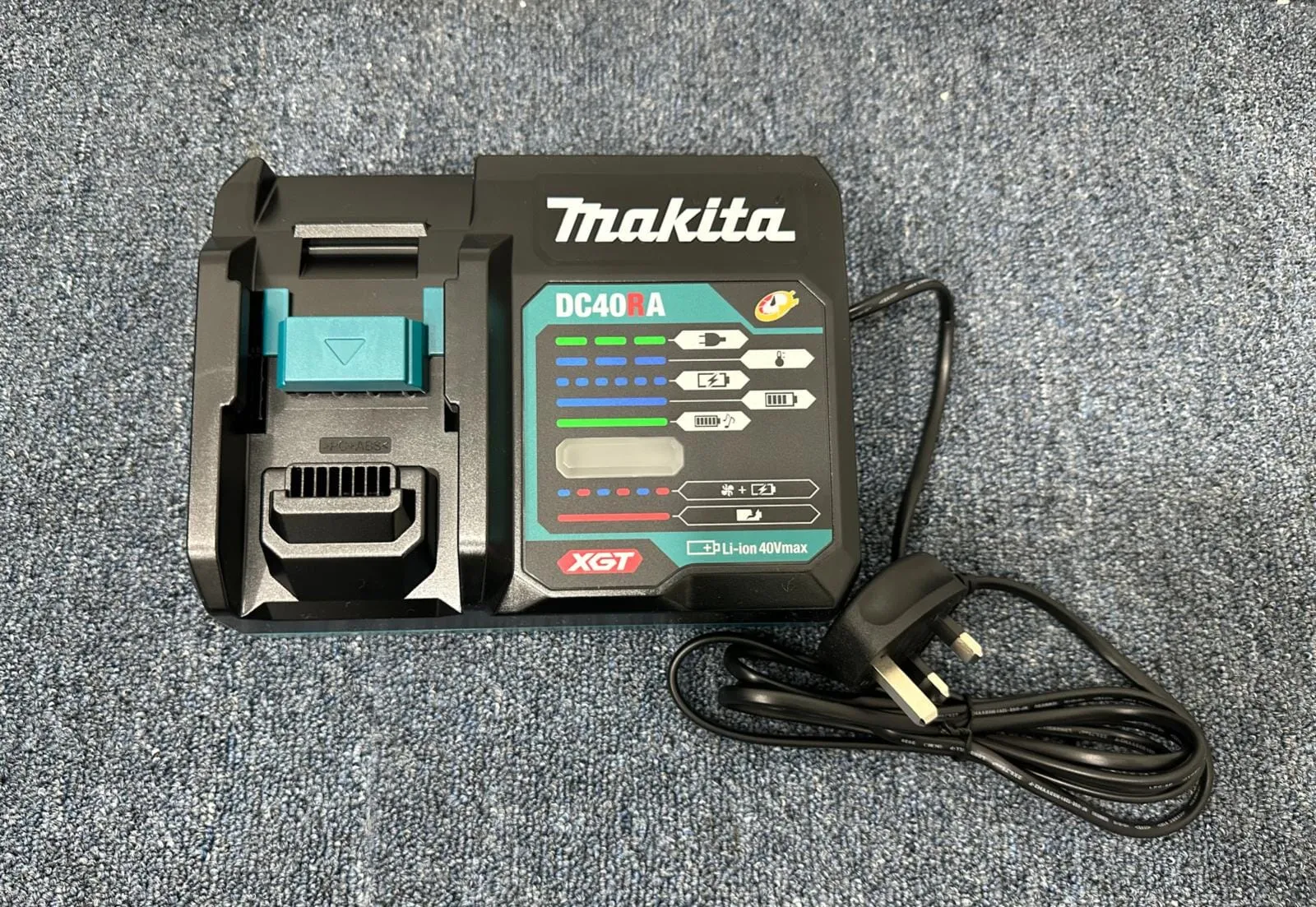 Makita 4" 40V Cordless Slide Switch Brushless Angle Grinder  GA021GD201 Come With 2.5Ah battery and Charger | Model : M-GA021GD201