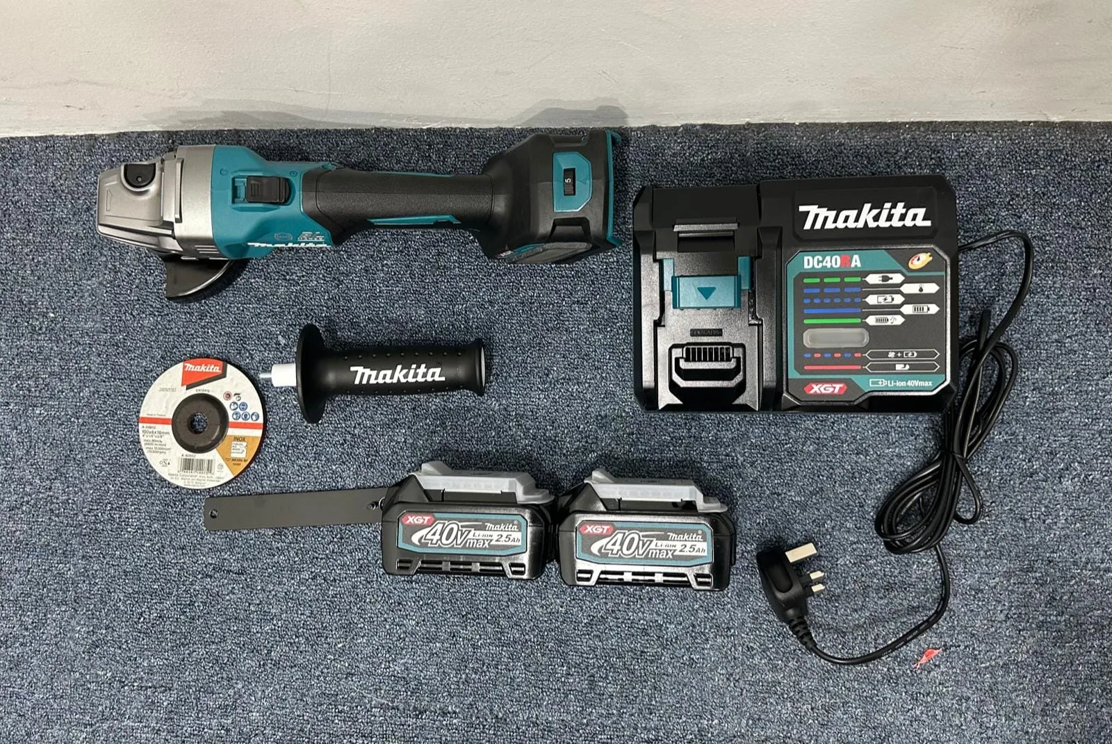 Makita 4" 40V Cordless Slide Switch Brushless Angle Grinder  GA021GD201 Come With 2.5Ah battery and Charger | Model : M-GA021GD201