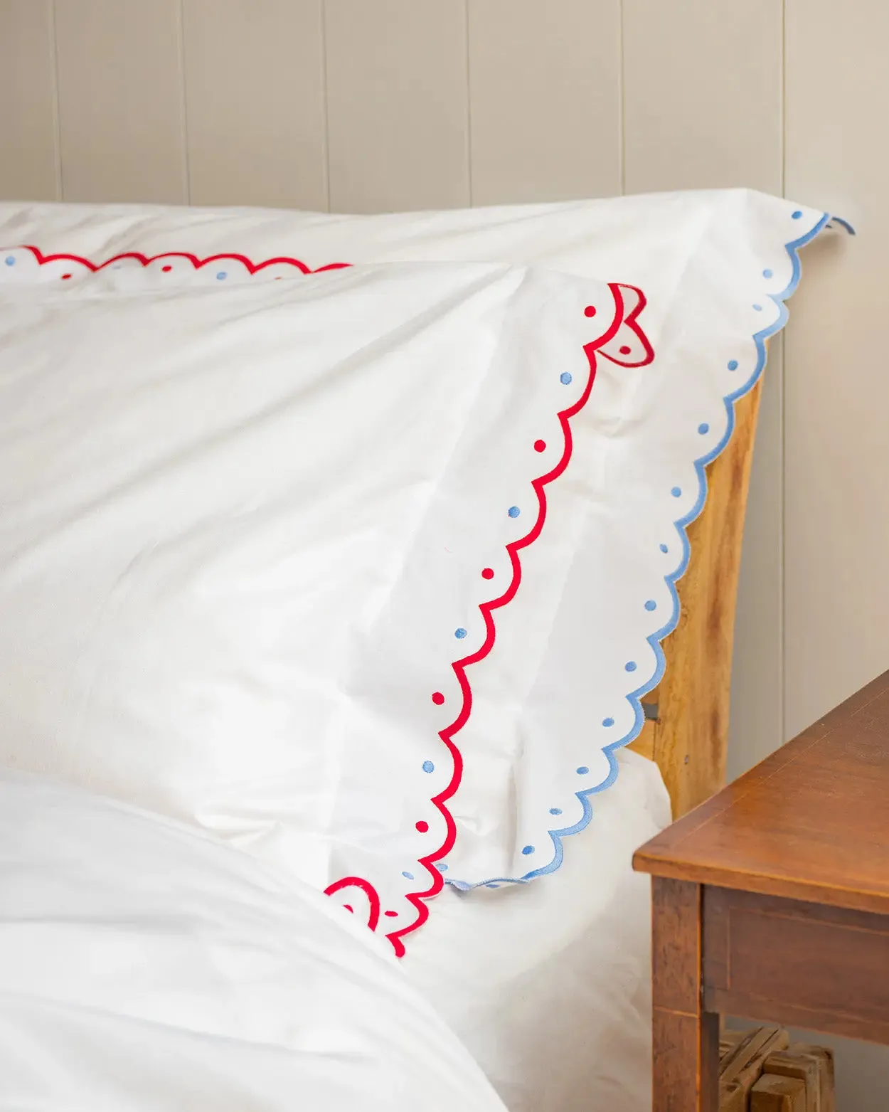 Red & Blue Scallop Bed Linen Set